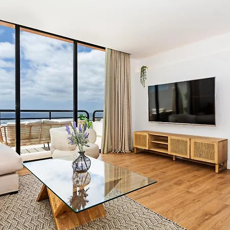 Luxury Views 2br House - Private Parking *