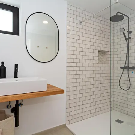Luxury Views 2br House - Private Parking